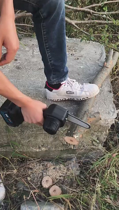 Motosierra Eléctrica de Mano para jardín.